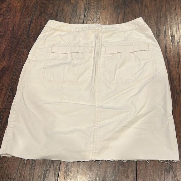Ralph Lauren mini skirt in cream color size 2 100% cotton with 2 back pockets - Picture 8 of 10